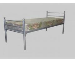 Трехъярусные металлические кровати с лестницами